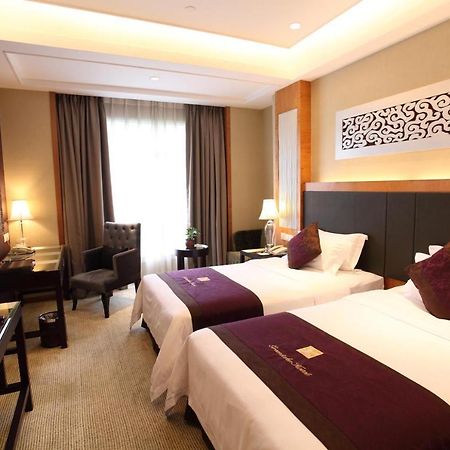 Green Lake Hot Spring Hotel Foshan Bagian luar foto