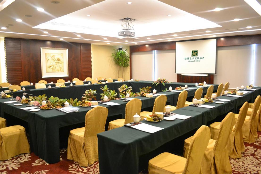 Green Lake Hot Spring Hotel Foshan Bagian luar foto