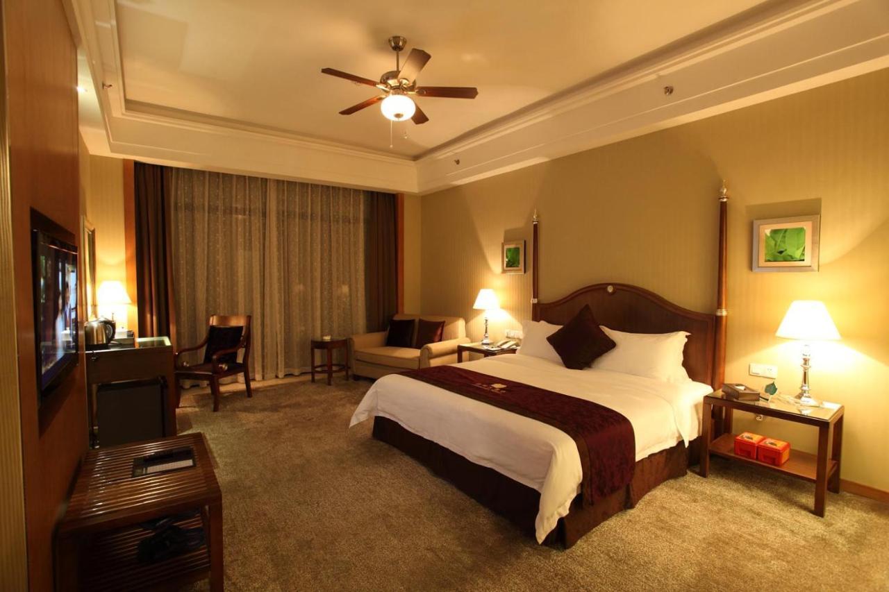 Green Lake Hot Spring Hotel Foshan Bagian luar foto