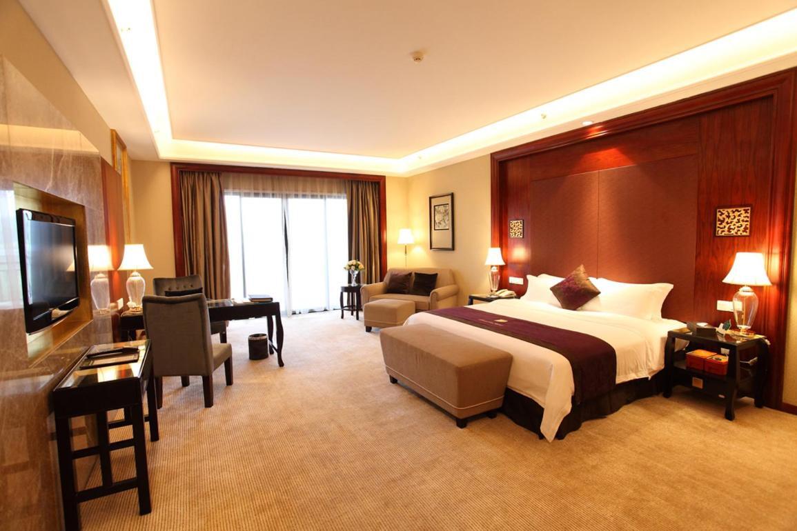 Green Lake Hot Spring Hotel Foshan Bagian luar foto